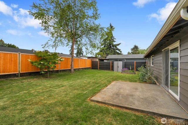 24415 14th Avenue S, Des Moines, WA 98198