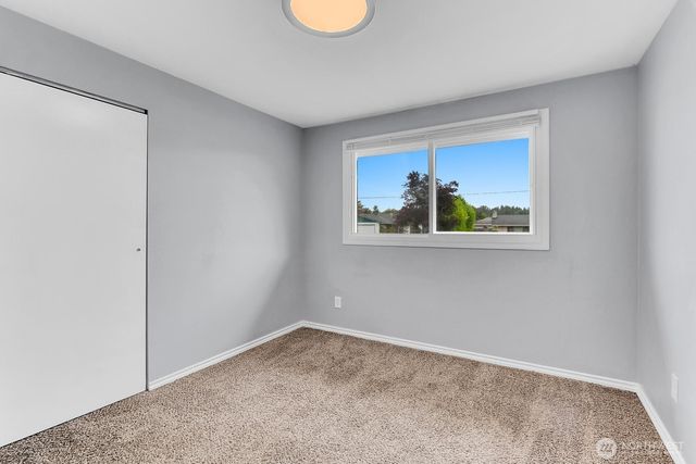 24415 14th Avenue S, Des Moines, WA 98198