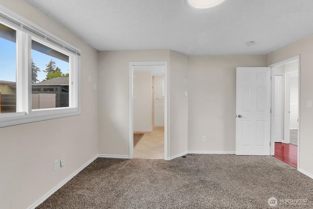 24415 14th Avenue S, Des Moines, WA 98198