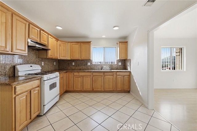 10744 Radwin Avenue, Sunland (los Angeles), CA 91040