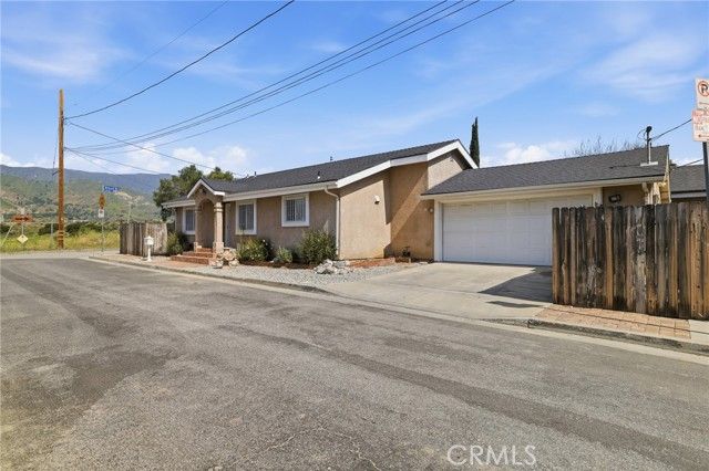 10744 Radwin Avenue, Sunland (los Angeles), CA 91040