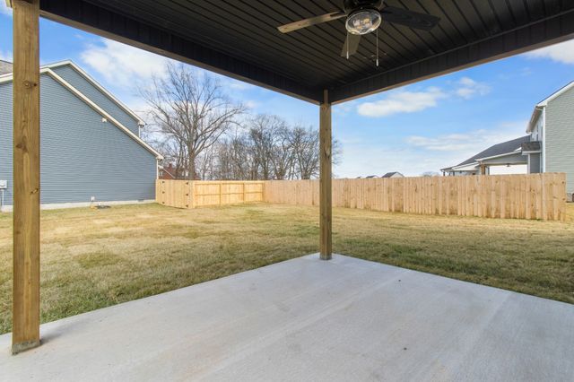 141 Monaghan Dr, Clarksville, TN 37042