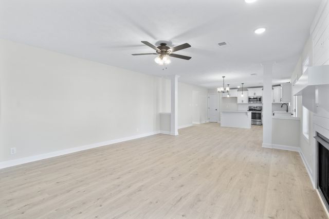 141 Monaghan Dr, Clarksville, TN 37042