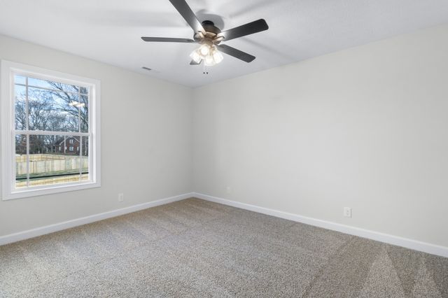 141 Monaghan Dr, Clarksville, TN 37042