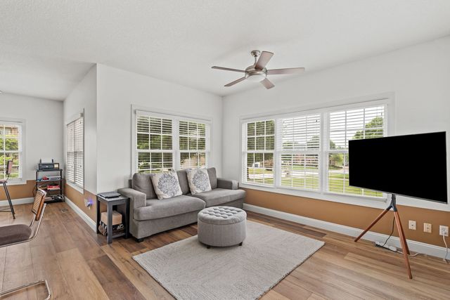 6404 Forest Road, Davenport, IA 52807