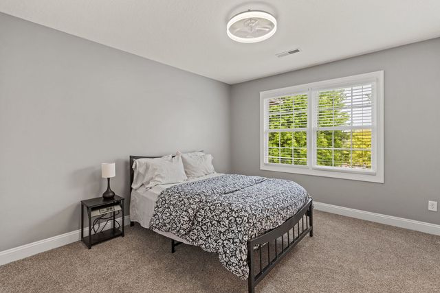 6404 Forest Road, Davenport, IA 52807