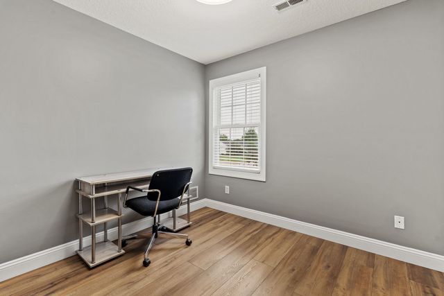 6404 Forest Road, Davenport, IA 52807