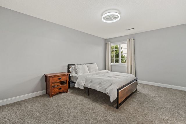 6404 Forest Road, Davenport, IA 52807