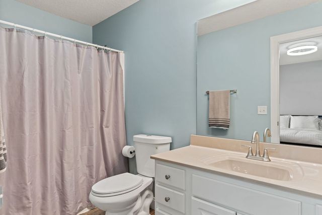 6404 Forest Road, Davenport, IA 52807