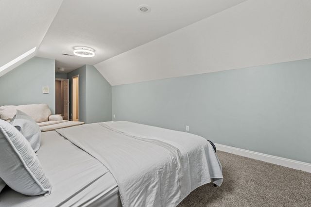 6404 Forest Road, Davenport, IA 52807