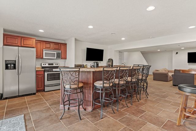6404 Forest Road, Davenport, IA 52807