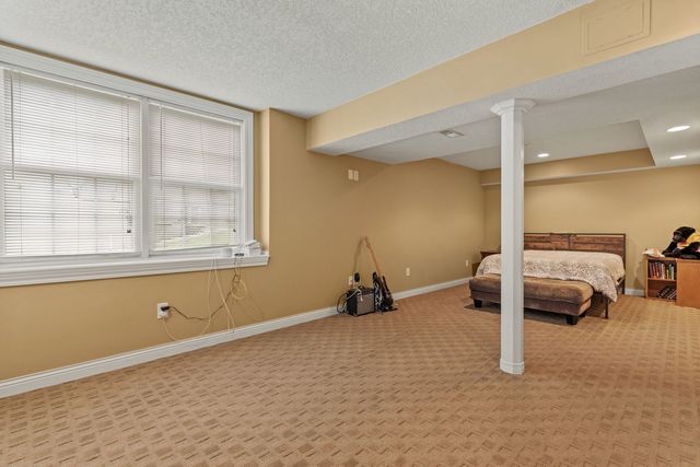 6404 Forest Road, Davenport, IA 52807