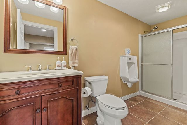 6404 Forest Road, Davenport, IA 52807