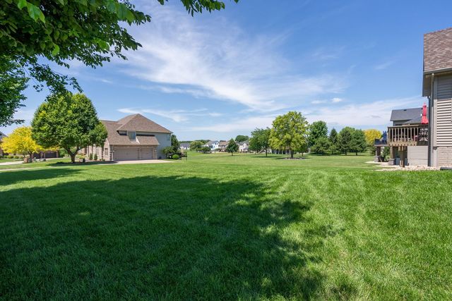 6404 Forest Road, Davenport, IA 52807