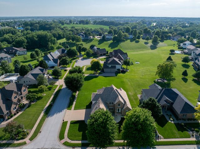 6404 Forest Road, Davenport, IA 52807