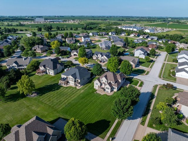 6404 Forest Road, Davenport, IA 52807