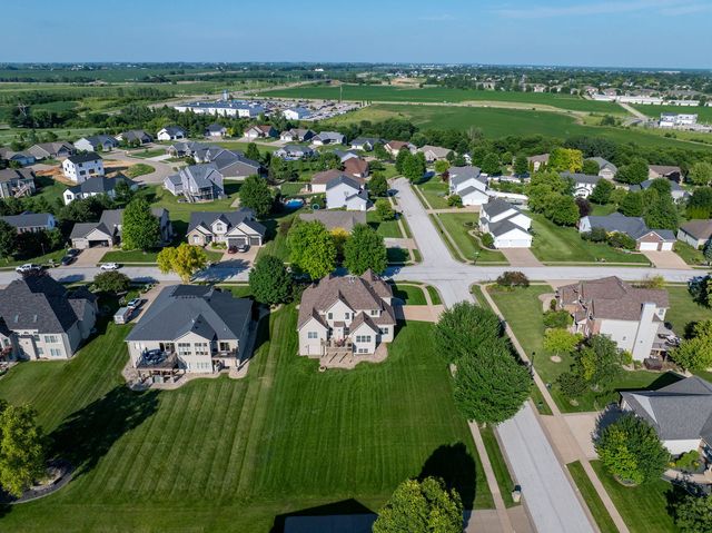 6404 Forest Road, Davenport, IA 52807