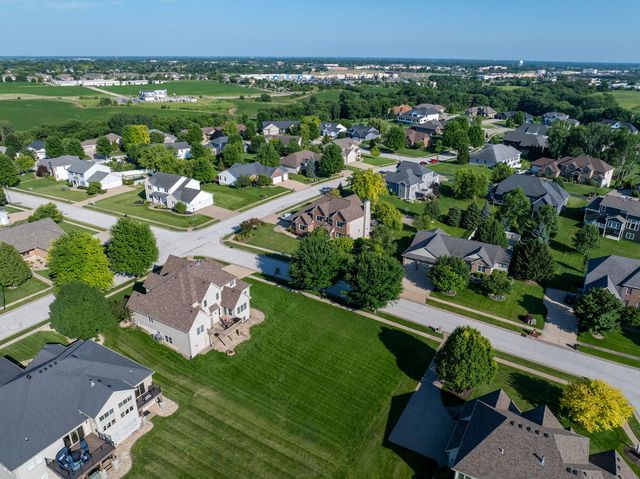 6404 Forest Road, Davenport, IA 52807