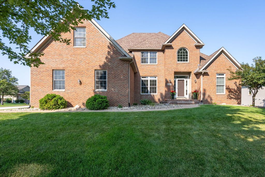 6404 Forest Road, Davenport, IA 52807