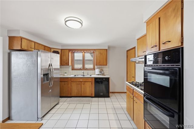 69 Jane Lane, Cheektowaga, NY 14043