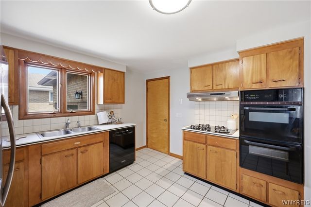 69 Jane Lane, Cheektowaga, NY 14043