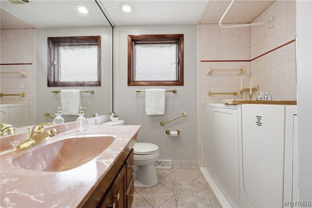 69 Jane Lane, Cheektowaga, NY 14043