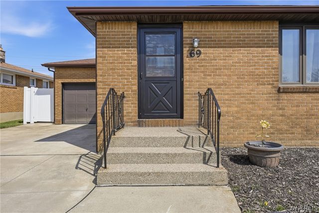 69 Jane Lane, Cheektowaga, NY 14043