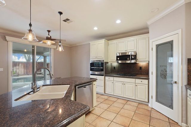 2219 Yellowstone Ave, Tracy, CA 95377