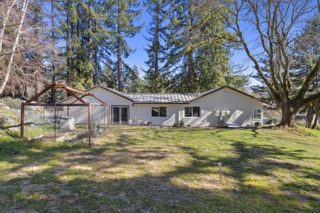 Image 41 of property listing at 22430 Summit Road, Los Gatos, CA 95033