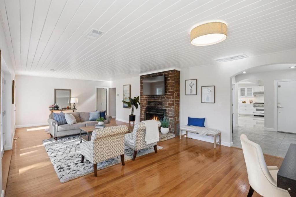 Image 6 of property listing at 22430 Summit Road, Los Gatos, CA 95033