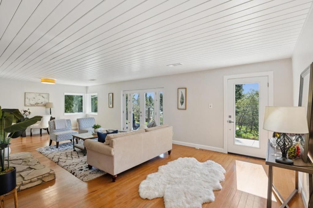 Image 9 of property listing at 22430 Summit Road, Los Gatos, CA 95033