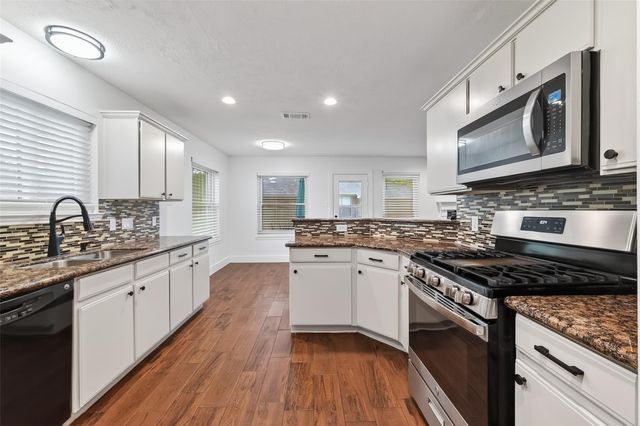 2018 Village Court Lane, Rosenberg, TX 77471