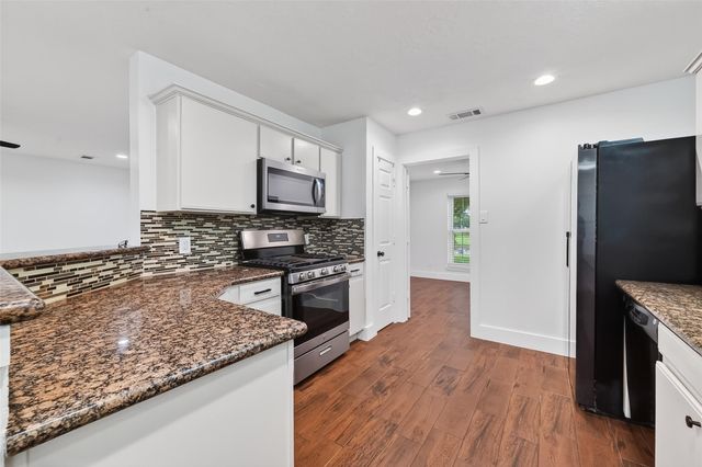 2018 Village Court Lane, Rosenberg, TX 77471