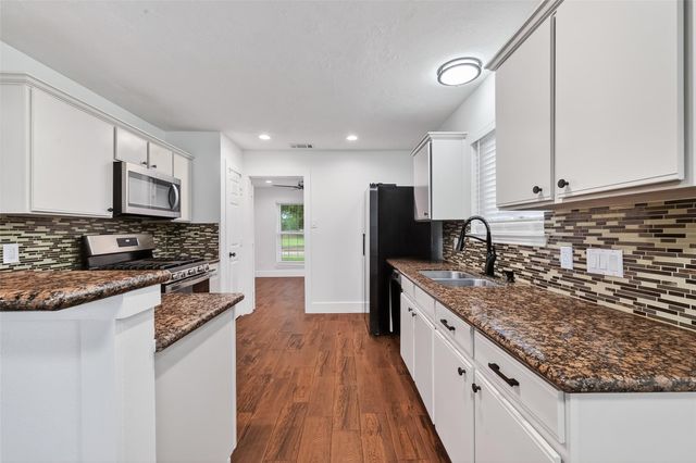 2018 Village Court Lane, Rosenberg, TX 77471