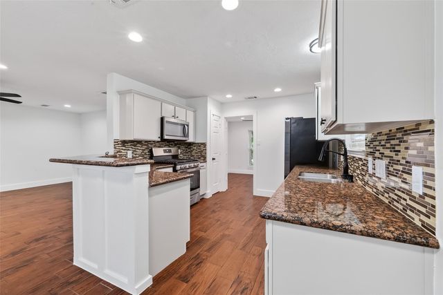 2018 Village Court Lane, Rosenberg, TX 77471