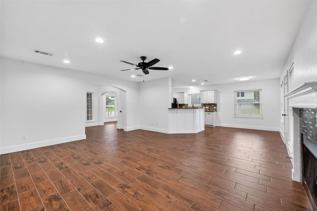 2018 Village Court Lane, Rosenberg, TX 77471