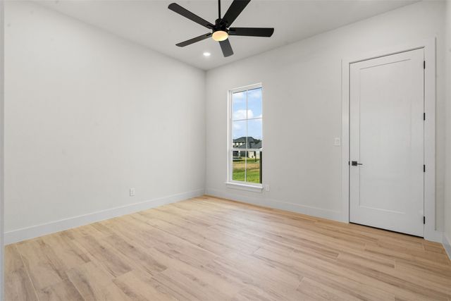 305 Mint Ridge Drive, Burleson, TX 76028