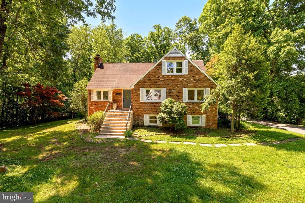 45383 PERSIMMON LN, Sterling, VA 20165