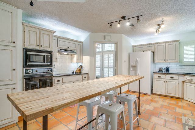 412 Inland Circle, Azle, TX 76020