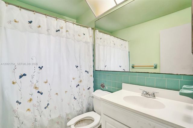 5712 NW 66th Avenue, Tamarac, FL 33321