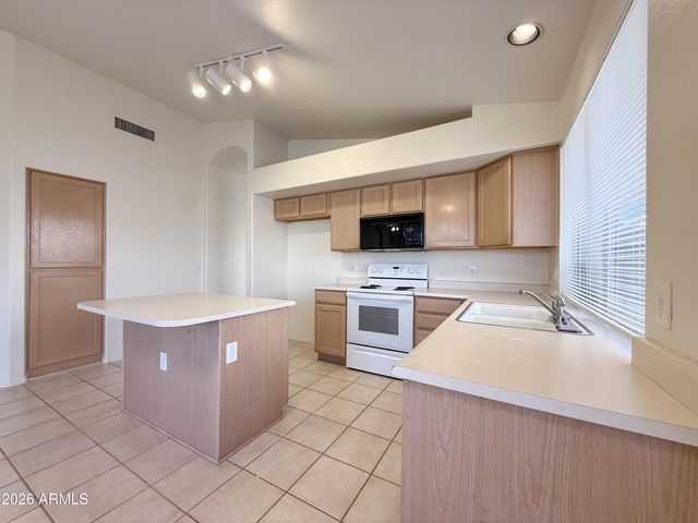 9765 W YUKON Drive, Peoria, AZ 85382