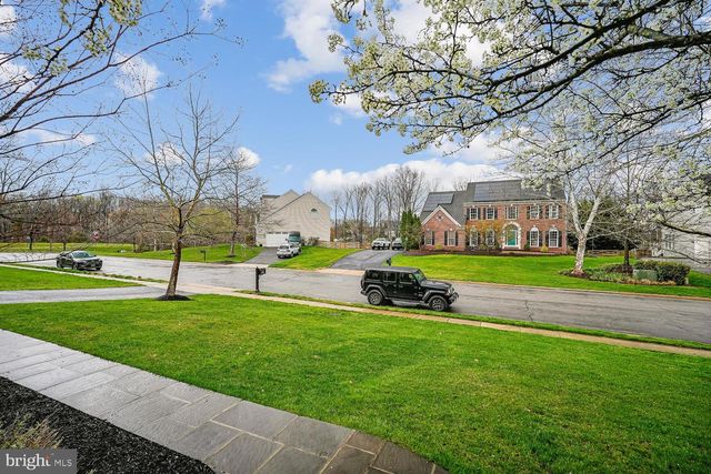 22527 FOREST RUN DR, Ashburn, VA 20148