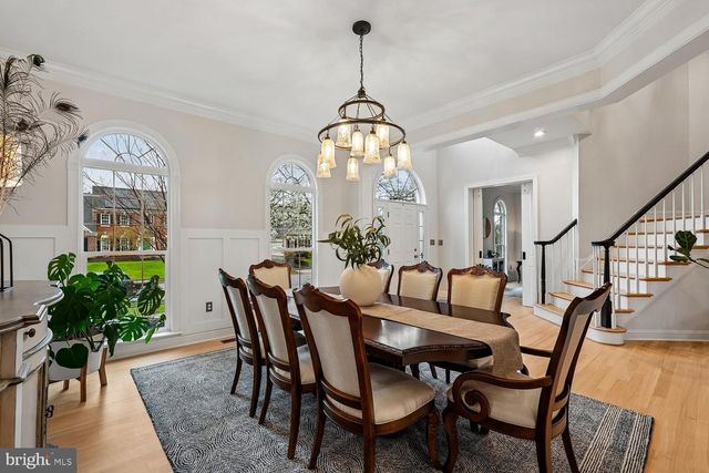 22527 FOREST RUN DR, Ashburn, VA 20148