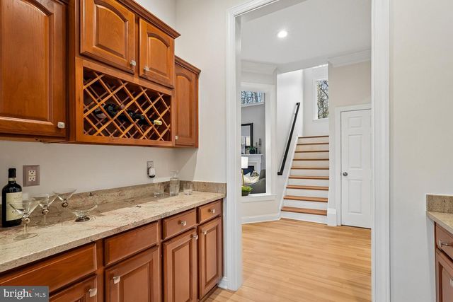 22527 FOREST RUN DR, Ashburn, VA 20148