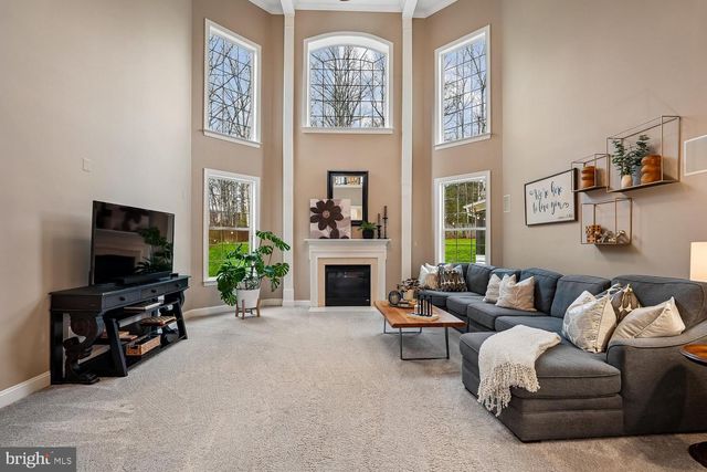 22527 FOREST RUN DR, Ashburn, VA 20148