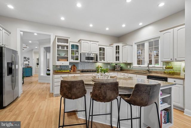 22527 FOREST RUN DR, Ashburn, VA 20148