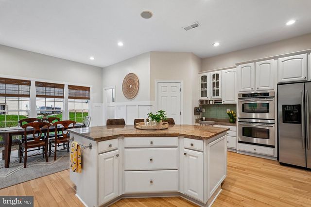 22527 FOREST RUN DR, Ashburn, VA 20148
