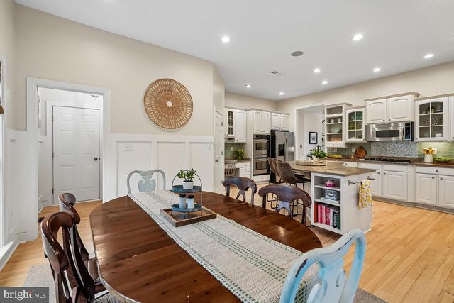 22527 FOREST RUN DR, Ashburn, VA 20148