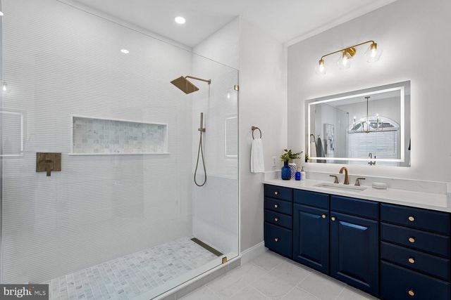 22527 FOREST RUN DR, Ashburn, VA 20148