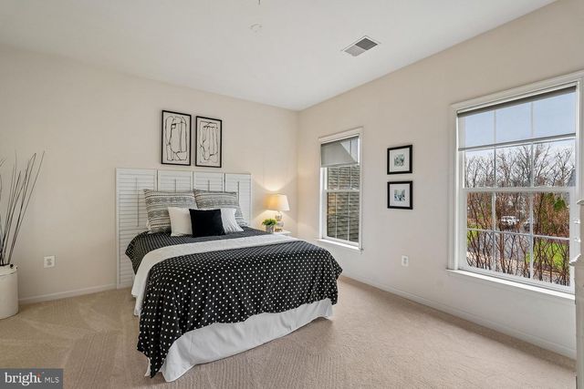 22527 FOREST RUN DR, Ashburn, VA 20148